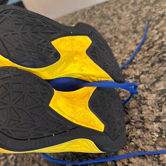 Under Armour boys Blue and Yellow Sneakers EUC 6Y - Picture 8 of 15